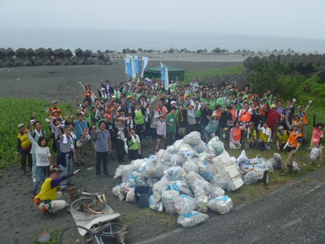 「海洋プラスチックごみ防止６R県民運動」田子の浦海岸清掃イベントの実施