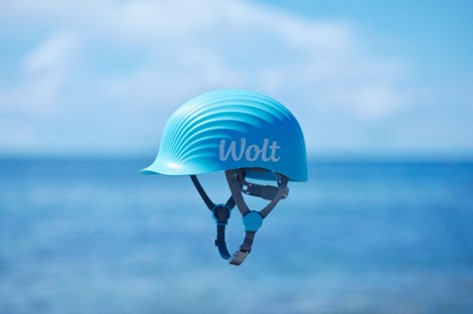 Wolt、ホタテの廃棄貝殻からできた環境配慮型ヘルメットを配達パートナーに提供