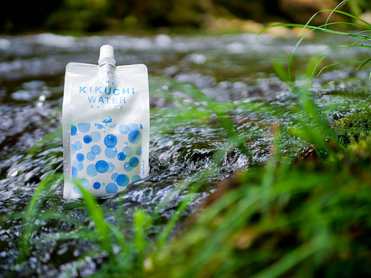 熊本の水資源を守る！プラスチックを削減したアルミパウチ飲料 THE KIKUCHI WARTER