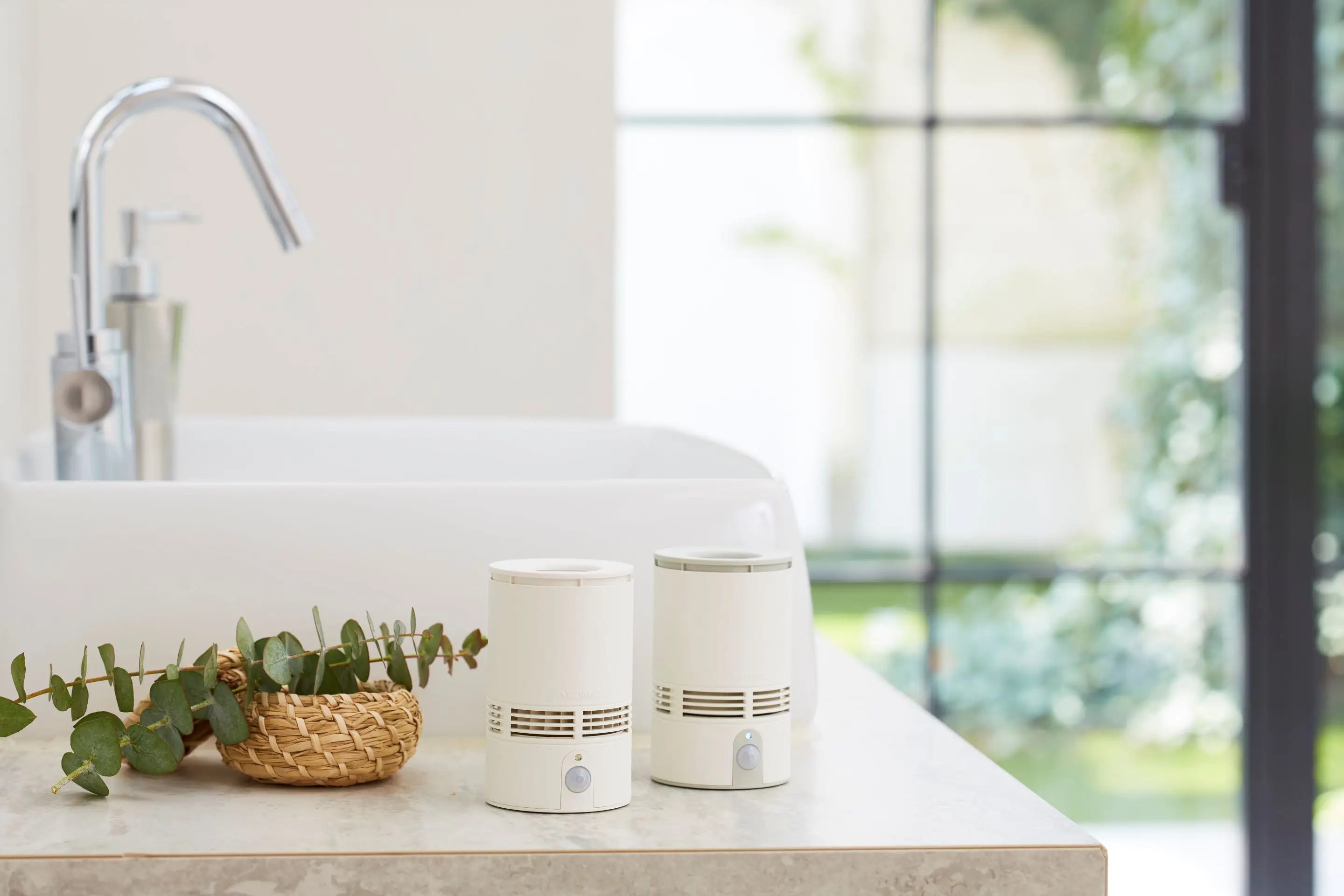 天然アロマのトイレ用センサー付きディフューザー「T-scent（ティー