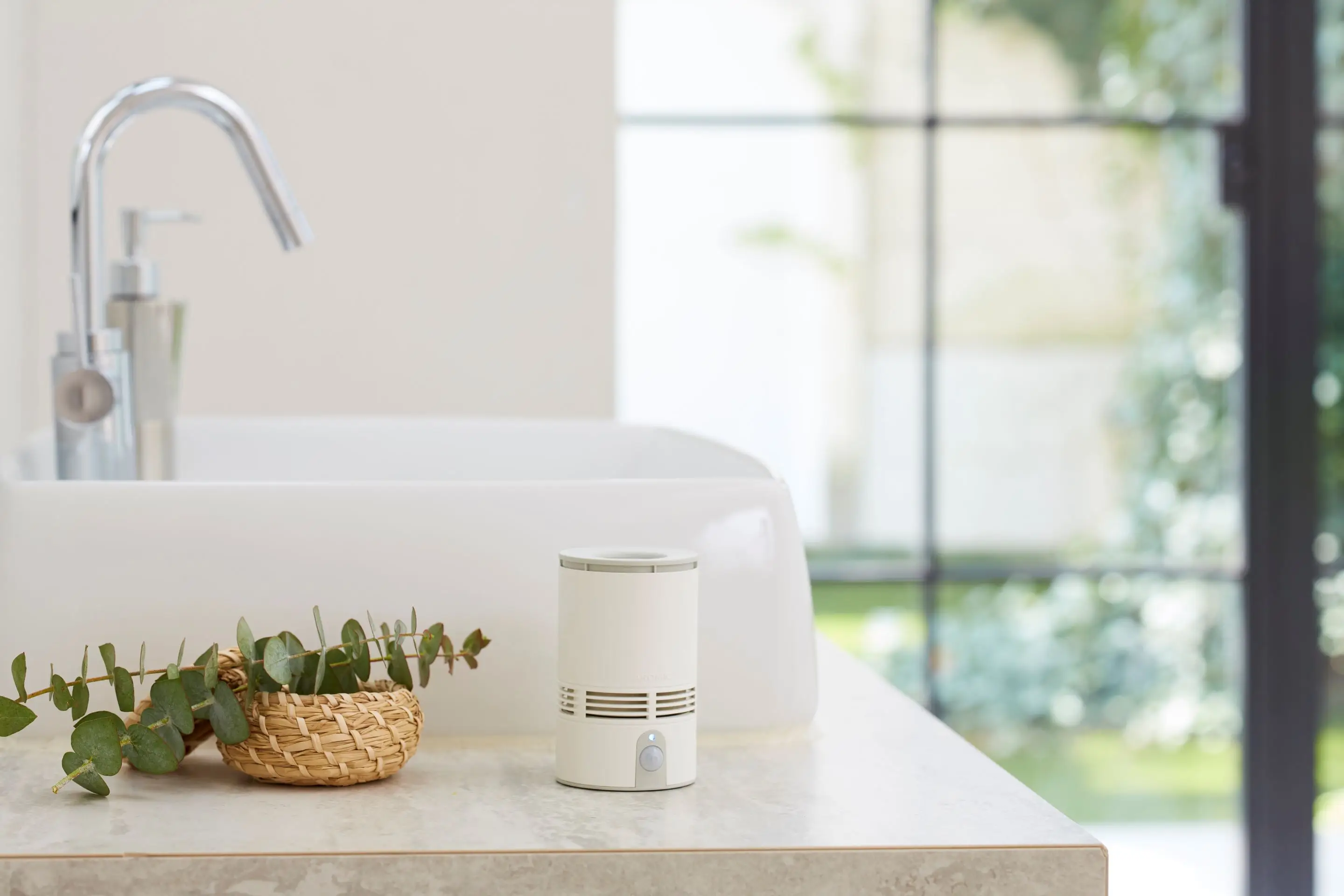 天然アロマのトイレ用センサー付きディフューザー「T-scent（ティー