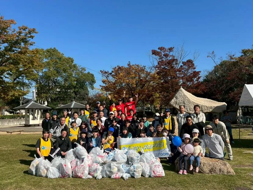 (写真)岡山県児島駅前での清掃活動の様子
