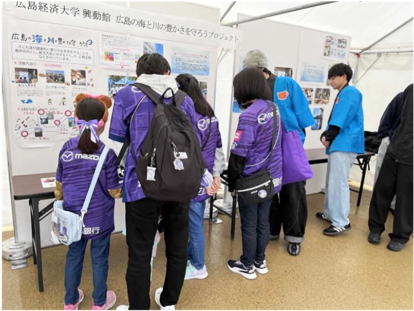 （写真）会場に設置されたペットボトルリサイクルゲーム