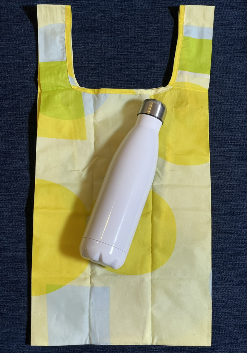 マイバッグやマイボトルでプラスチックごみを削減